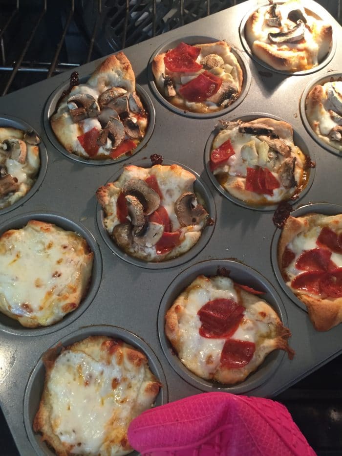 Muffin Tin Pizzas + Other Muffin Tin Dinner Ideas