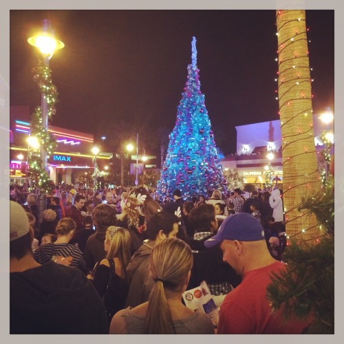 Promenade Temecula Tree Lighting and Santa's Arrival · The Typical Mom