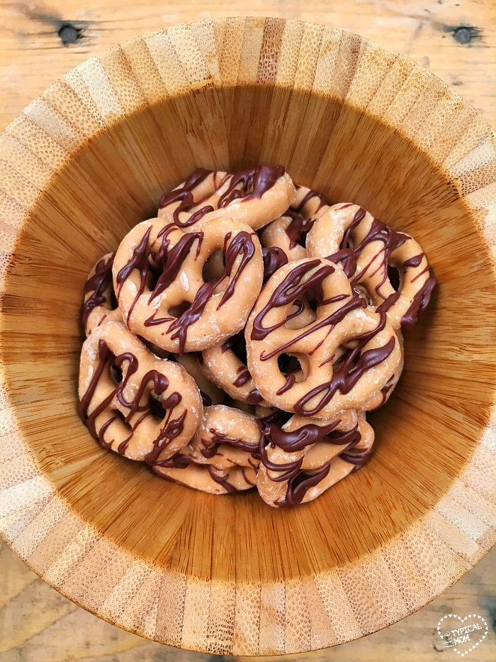Peanut butter cup pretzels · The Typical Mom