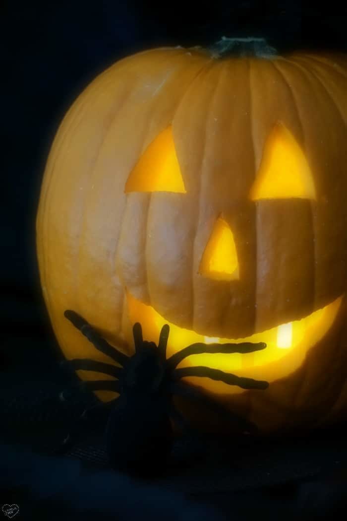 the best way to carve a pumpkin