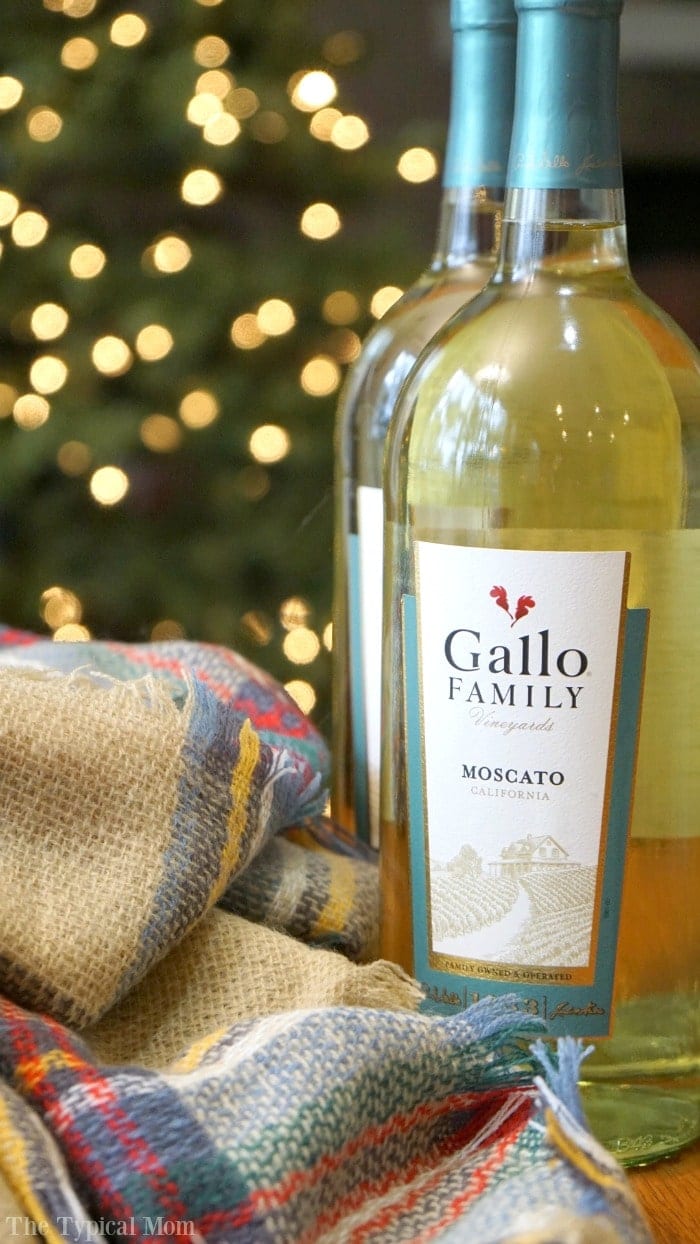 how to wrap wine in a scarf
