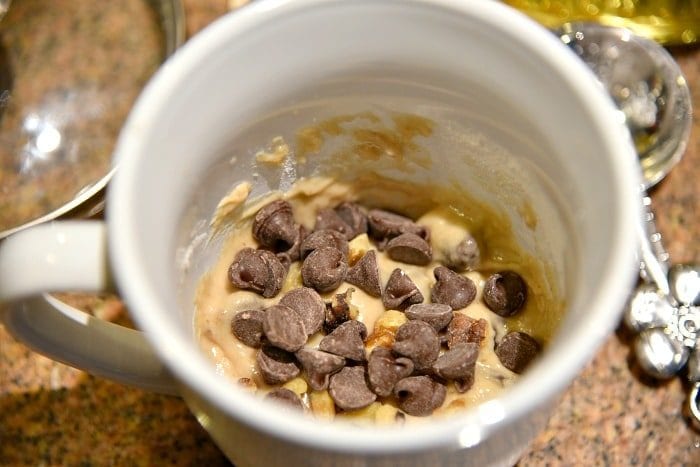 1-Minute Chocolate Chip Cookie In a Mug – The Comfort of Cooking