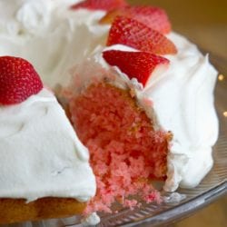 2 ingredient strawberry cake