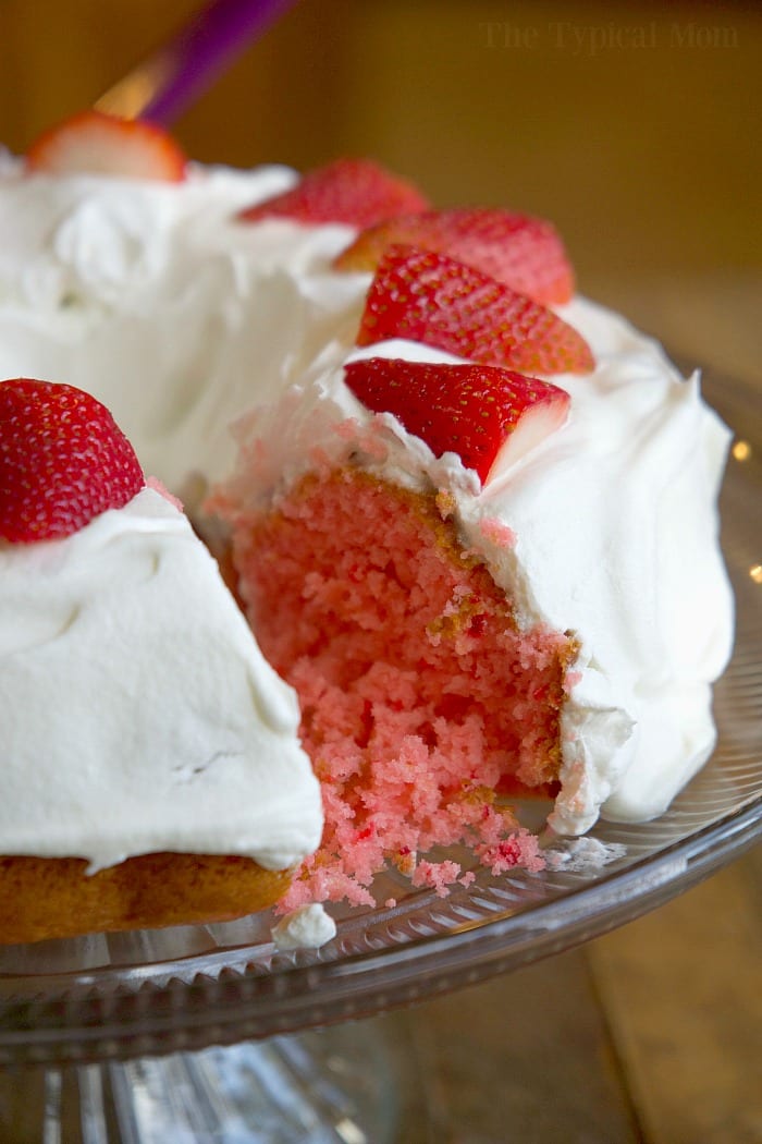 2 Ingredient Strawberry Cake