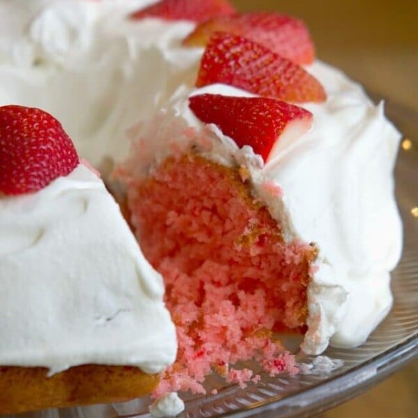 2 ingredient strawberry cake