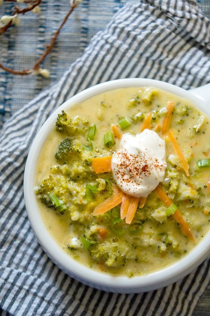 https://temeculablogs.com/wp-content/uploads/2017/08/quick-broccoli-cheese-soup-2-700x1053.jpg