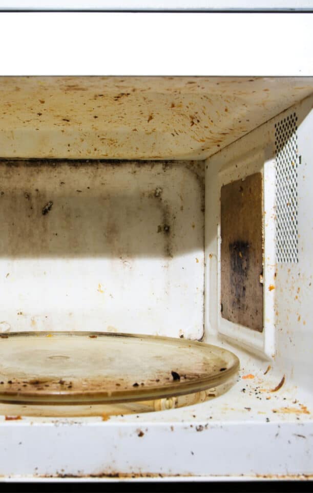 How to Clean Your Microwave with Lemon and Water or Vinegar