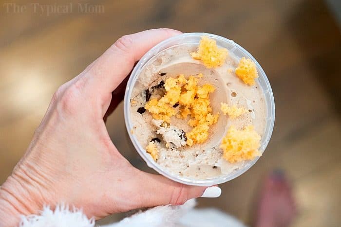 You've got to try this easy 2 ingredient soda cake recipe using your favorite flavors + add some amazing Scandal-less ice cream together for a tasty treat! #soda #cake #pineapple #icecream #dairyfree #almondmilk #lowfat #weightwatchers #2ingredient #dessert dairy free ice cream