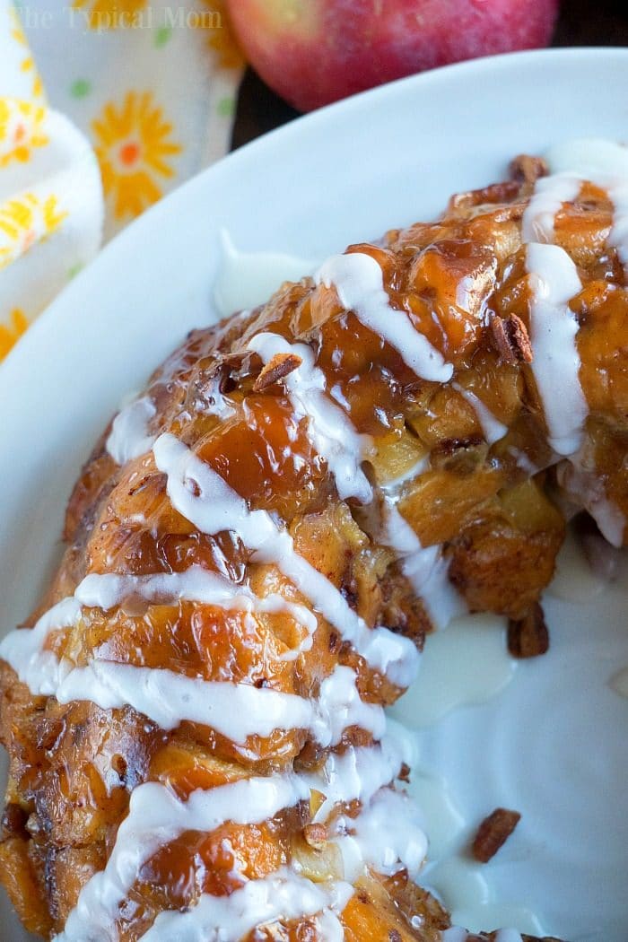 Apple Pie Monkey Bread - Ooey gooey apple cinnamon pull apart bread!