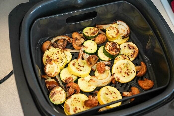 https://temeculablogs.com/wp-content/uploads/2019/02/air-fryer-vegetables-2-700x468.jpg