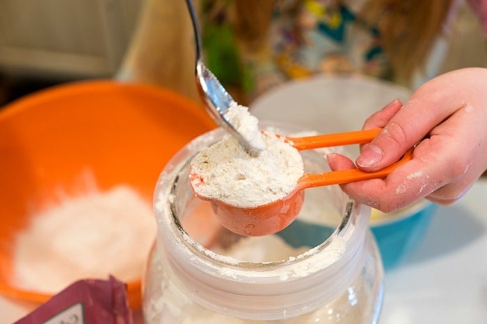 how to measure flour