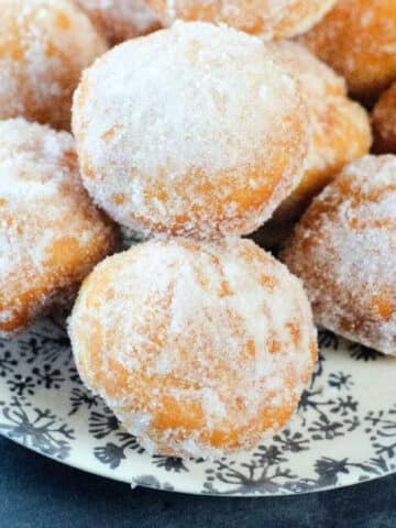 How to Make Powdered Sugar Donut Holes