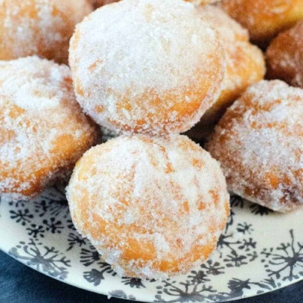 How to Make Powdered Sugar Donut Holes