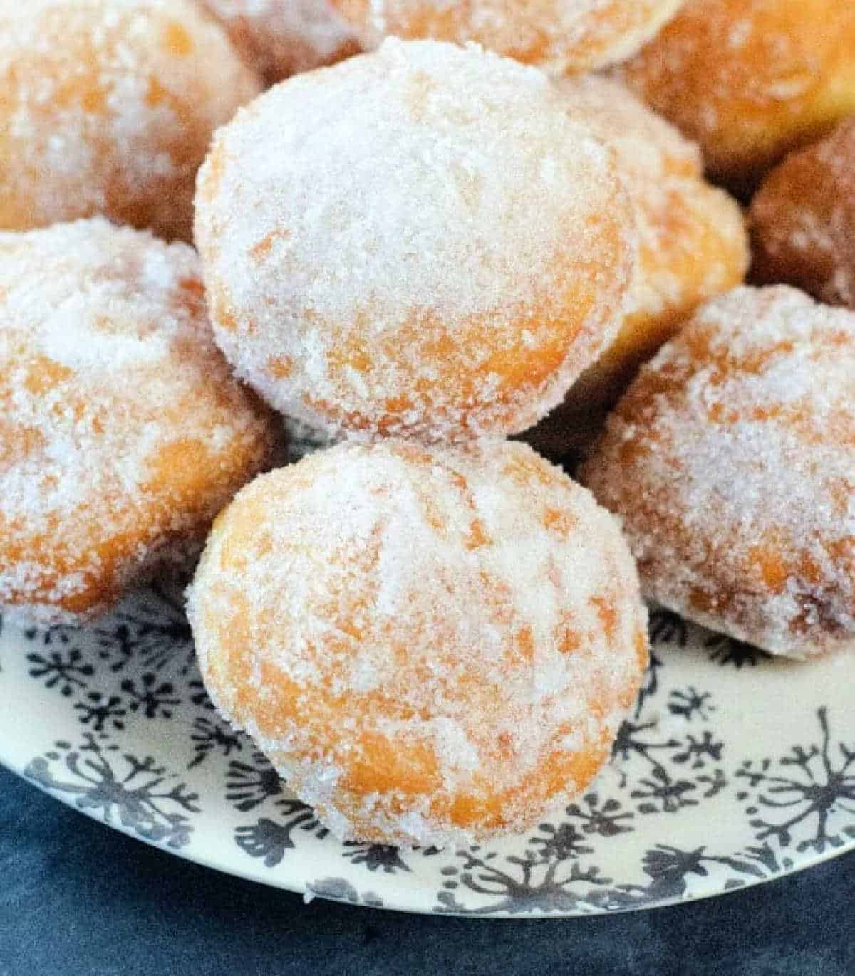 How to Make Powdered Sugar Donut Holes