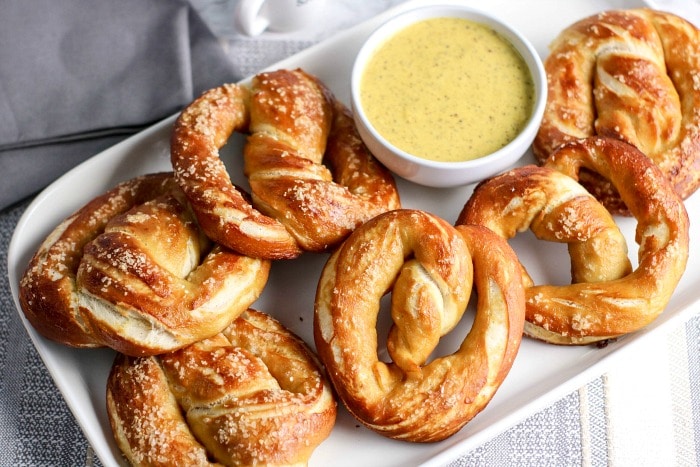 easy homemade soft pretzels