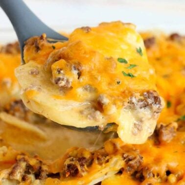 Cheesy ground beef casserole with potatoes