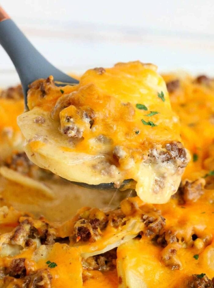 Cheesy ground beef casserole with potatoes