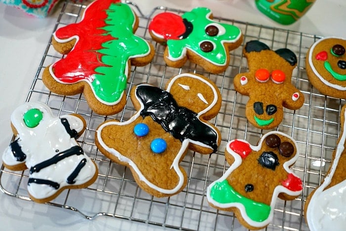 Gingerbread Pan Cookie - THREECOOKINGSISTERS