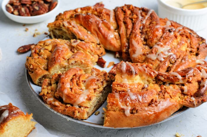 cinnamon wreath bread