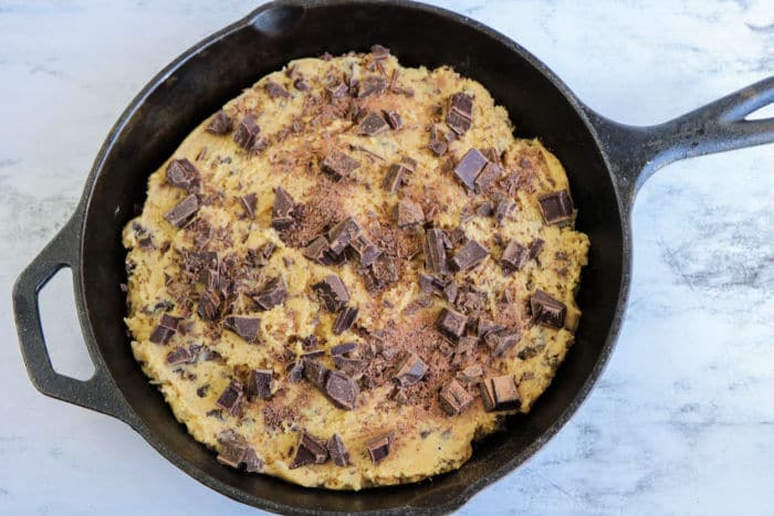 How to Make a Pizookie in a Cast Iron Pan  EASY family-style skillet cookie!  