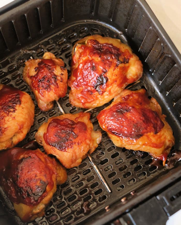 https://temeculablogs.com/wp-content/uploads/2021/06/air-fryer-chicken-thighs.jpg