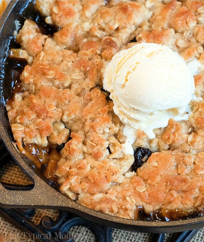 Skillet Baked Cast Iron Apple Crisp with Oats Crumble