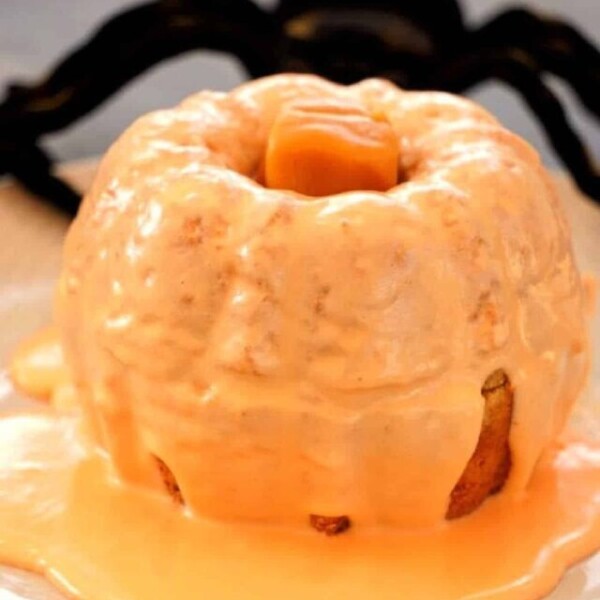 mini pumpkin bundt cake