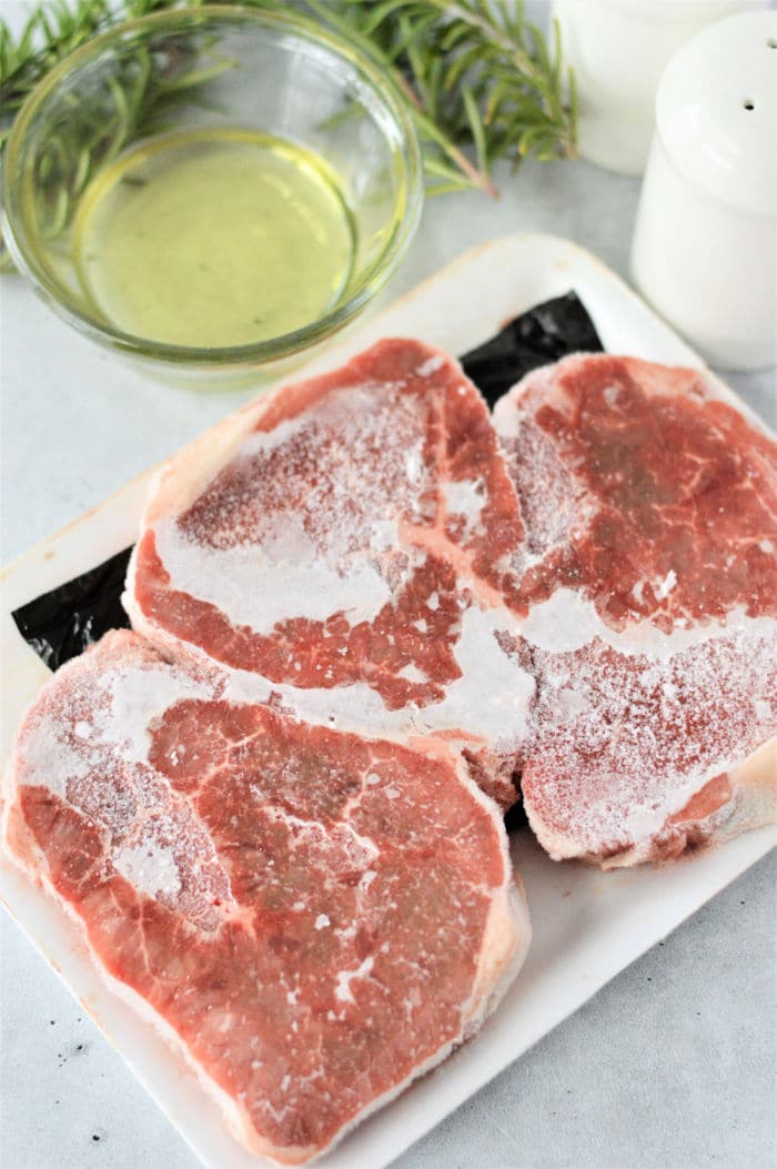 How to cook a frozen steak in the oven? THEKITCHENKNOW