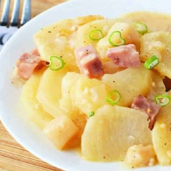 slow cooker scalloped potatoes and ham with white sauce