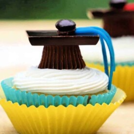 graduation cupcakes