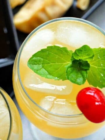 Pineapple rum cocktail