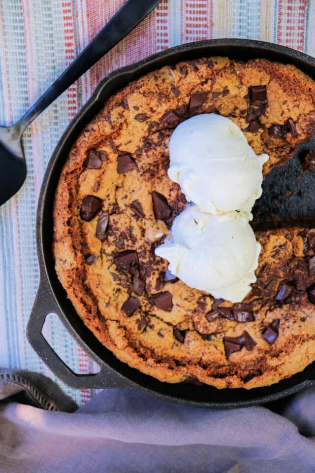 How Long to Cook Cast Iron Chocolate Chip Cookie in Skillet