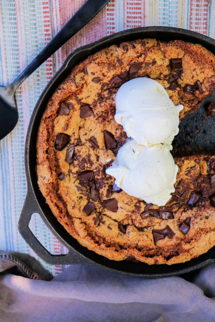 Cast Iron Skillet Cookie (Pizookie) • (VIDEO) Kroll's Korner