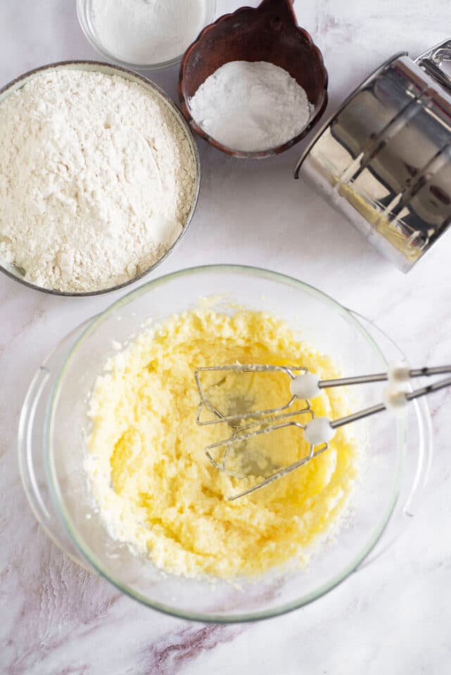 Very Easy 3 Ingredient Pie Crust without Food Processor