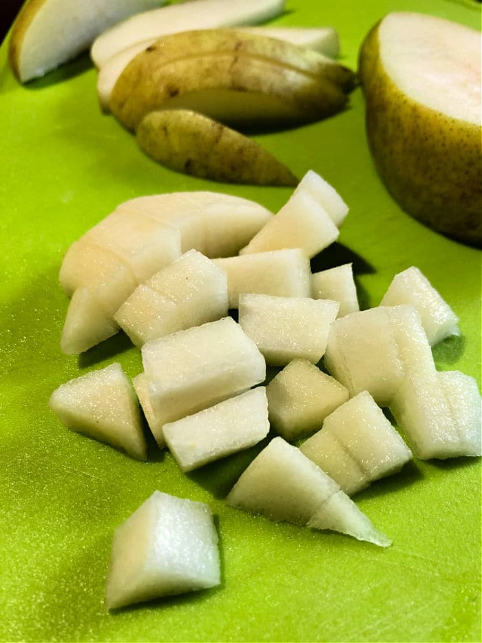 How to Cut a Pear in Half, into Slices, Cubed and Fancy