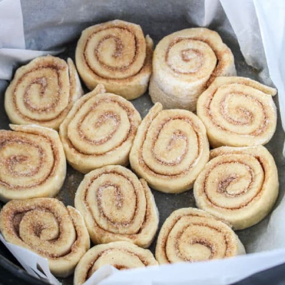 Easy Slow Cooker Apple Cinnamon Rolls Pillsbury or Homemade