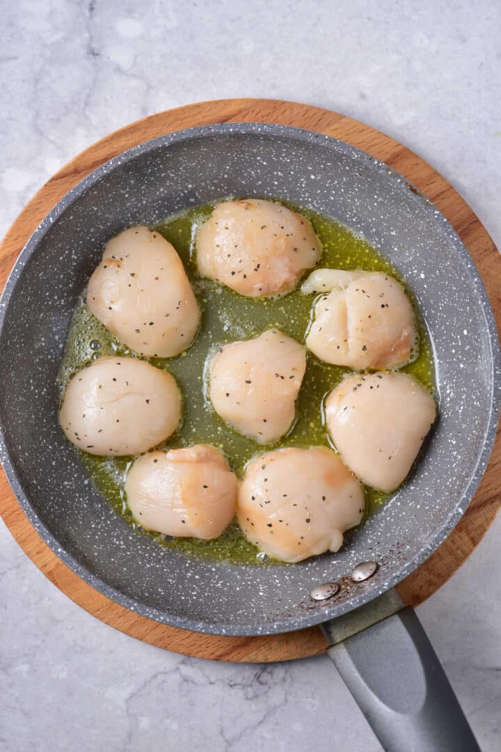 How Long to Cook Scallops Pan Seared, on Stove, Oven, Air Fryer