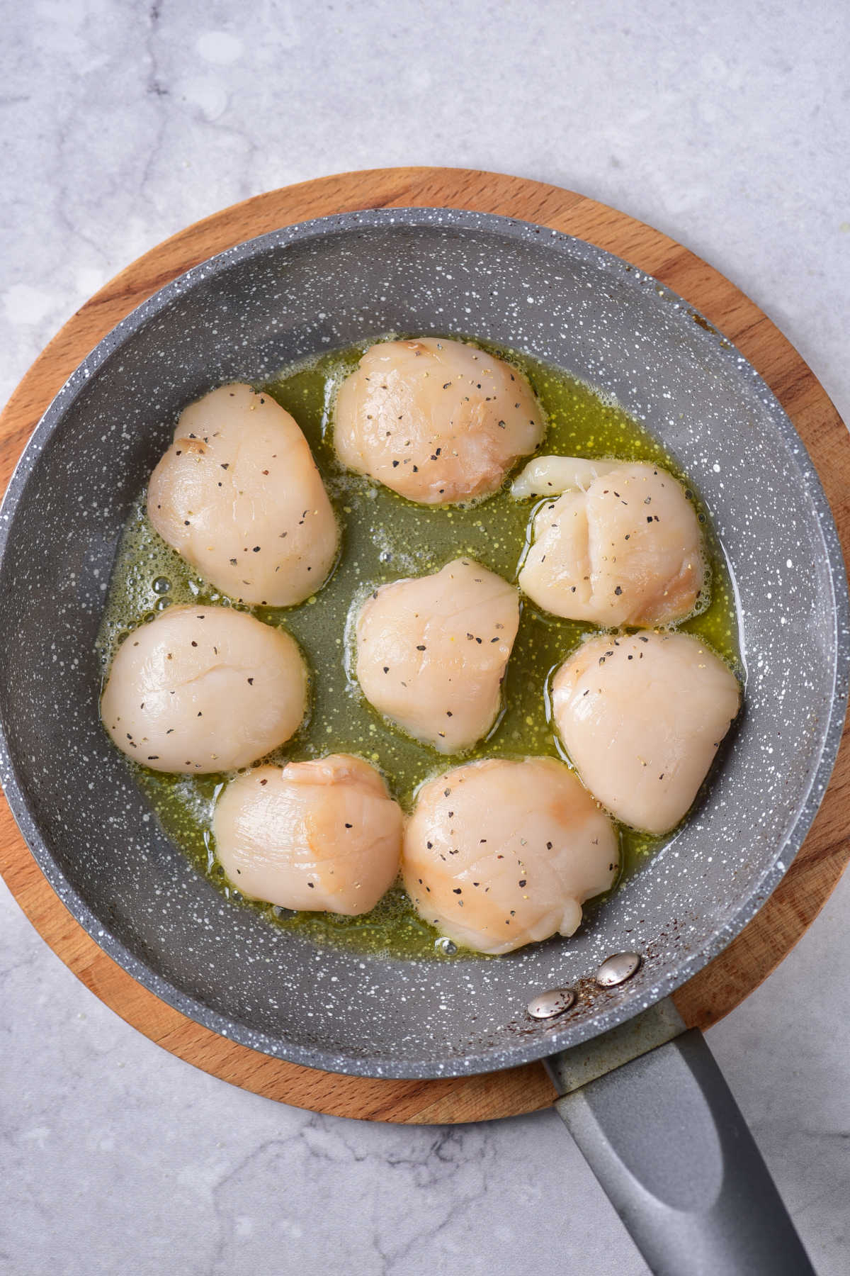 How Long to Cook Scallops Pan Seared, on Stove, Oven, Air Fryer