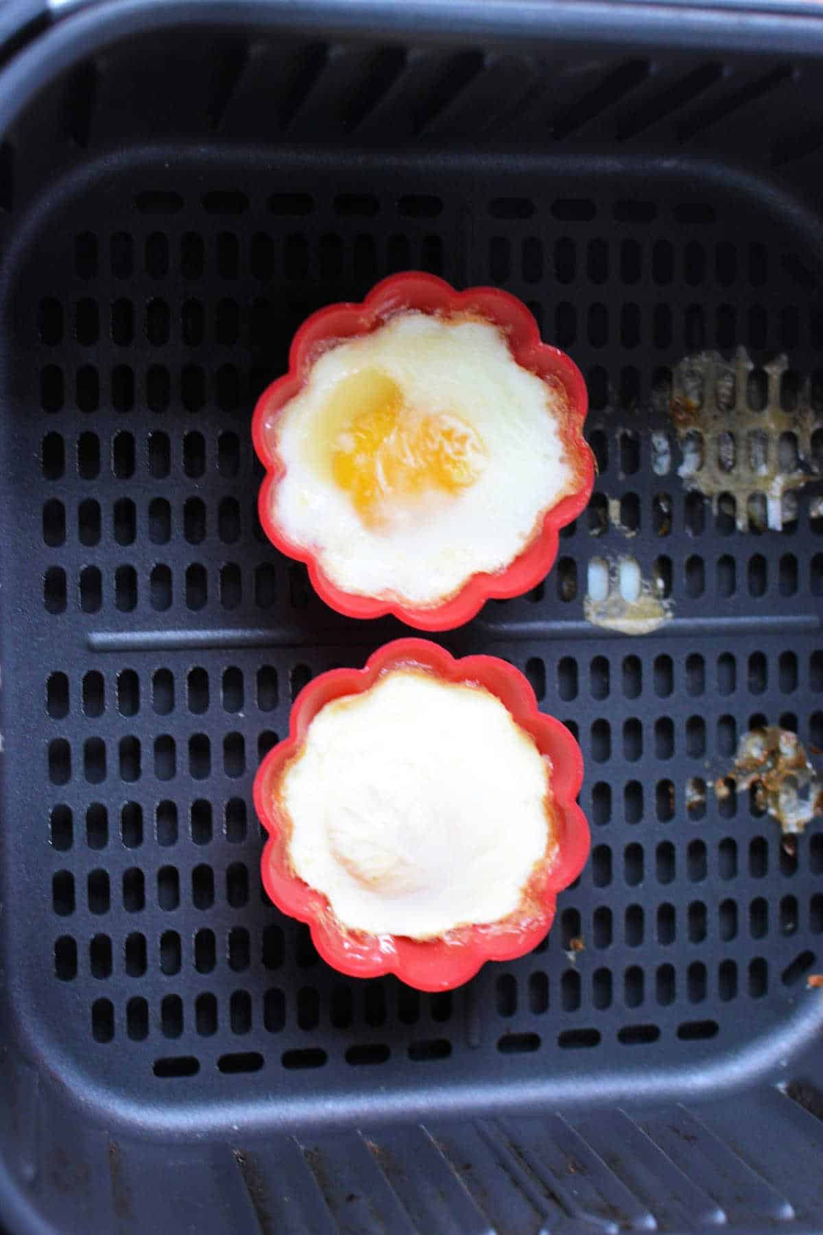 How Long to Cook Soft Boiled Eggs on Stove Without Shell or With