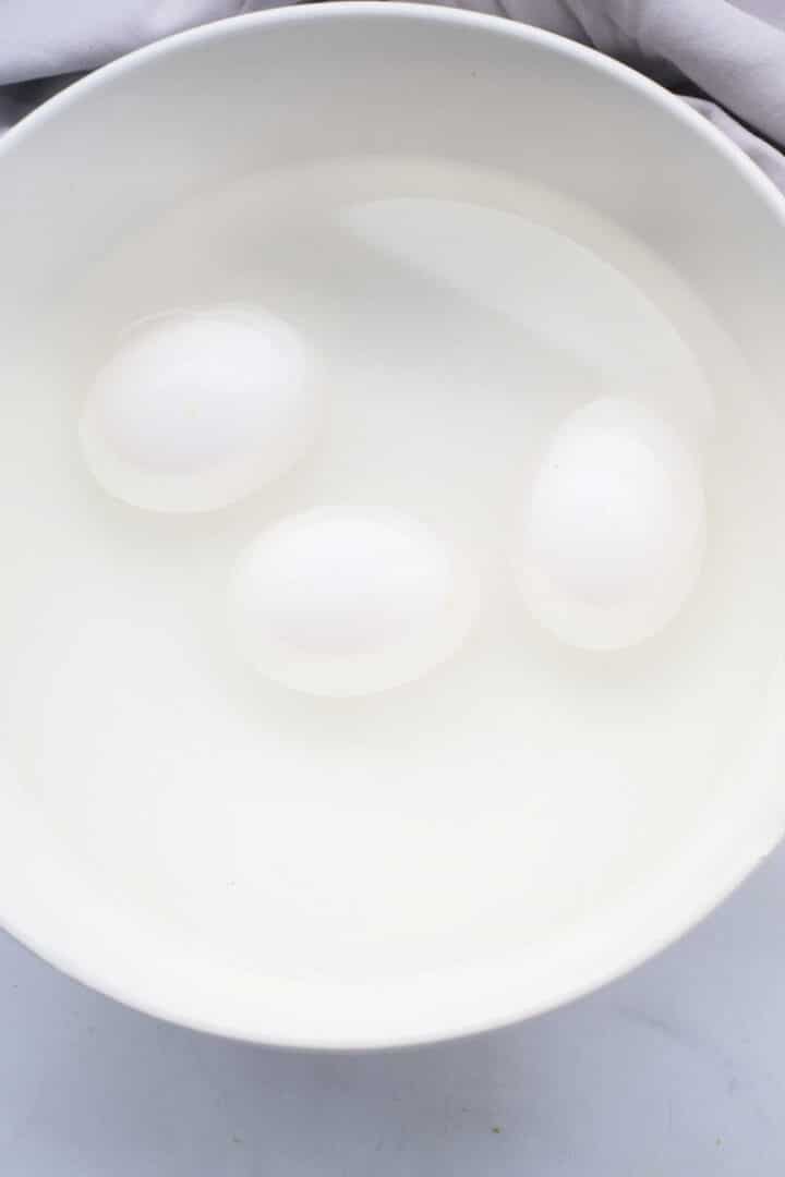 How Long to Cook Soft Boiled Eggs on Stove Without Shell or With