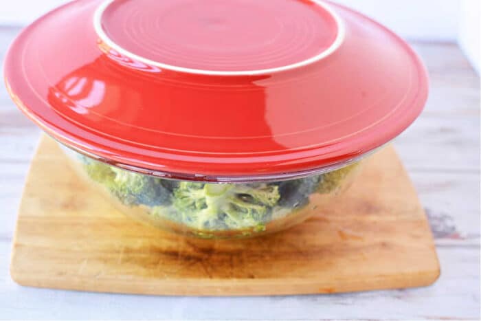 How to Steam Broccoli in Microwave