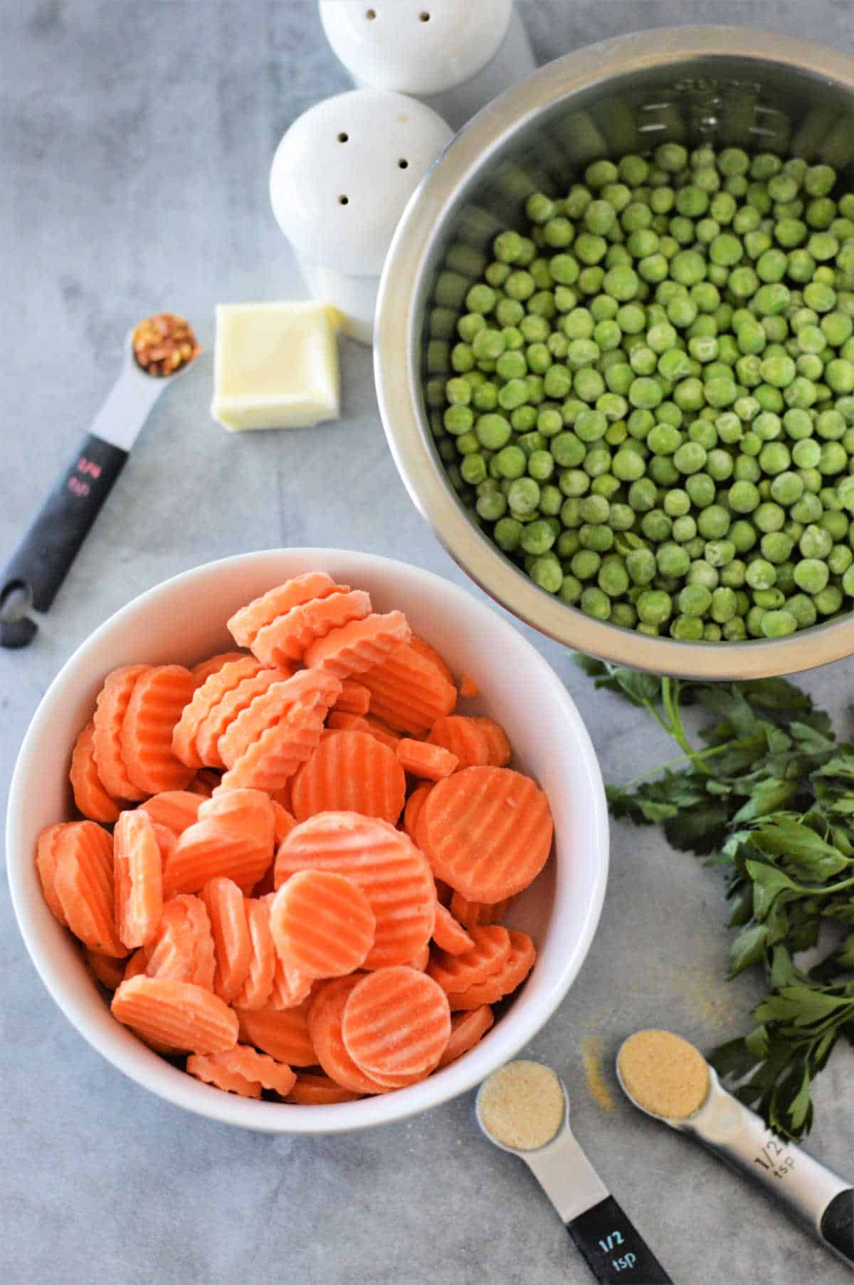 How to Cook Frozen Peas and Carrots on Stove or Microwaving