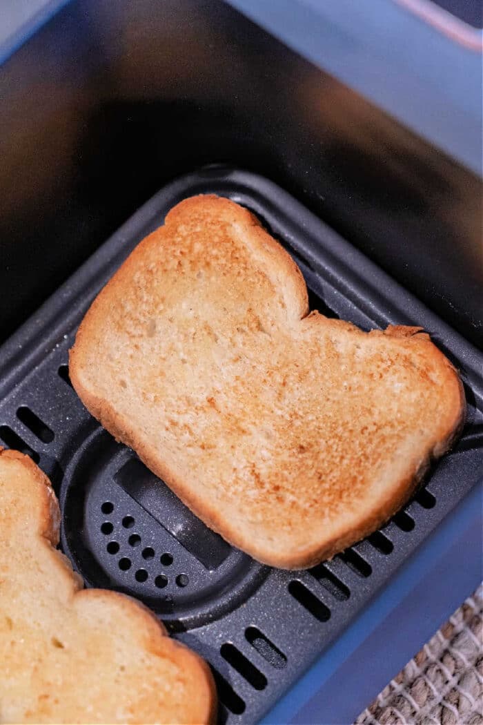 How to Make Toast in Air Fryer - Ninja Foodi Toast