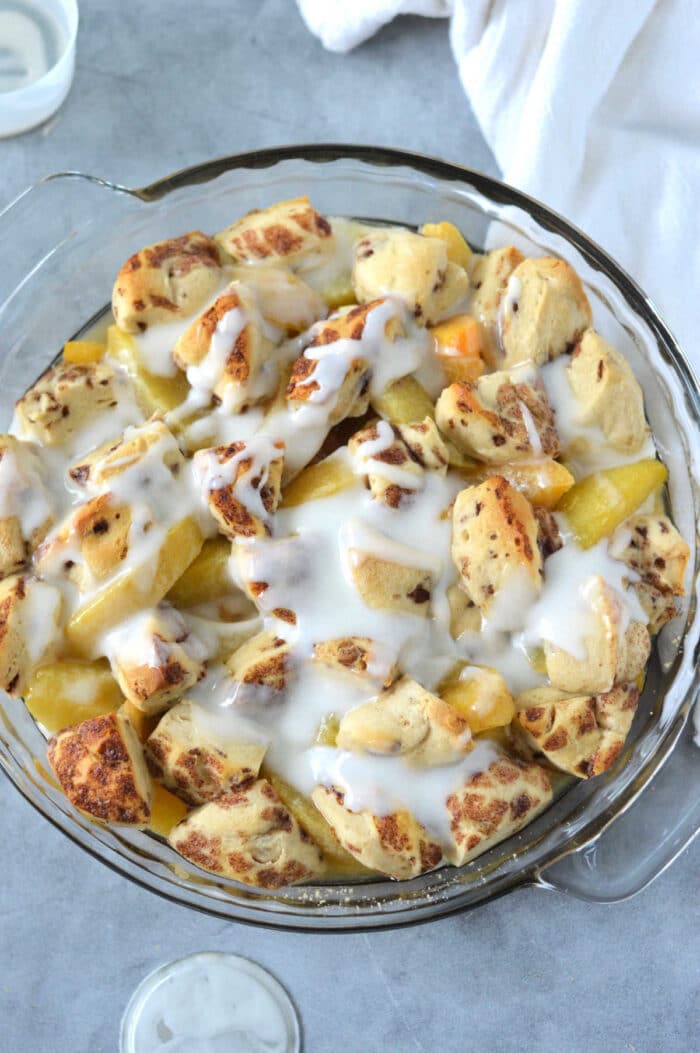 Cinnamon Roll Peach Cobbler