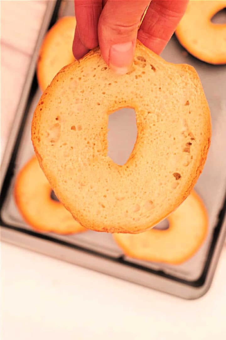 How to Toast a Bagel in the Oven Toast a Bagel without a Toaster