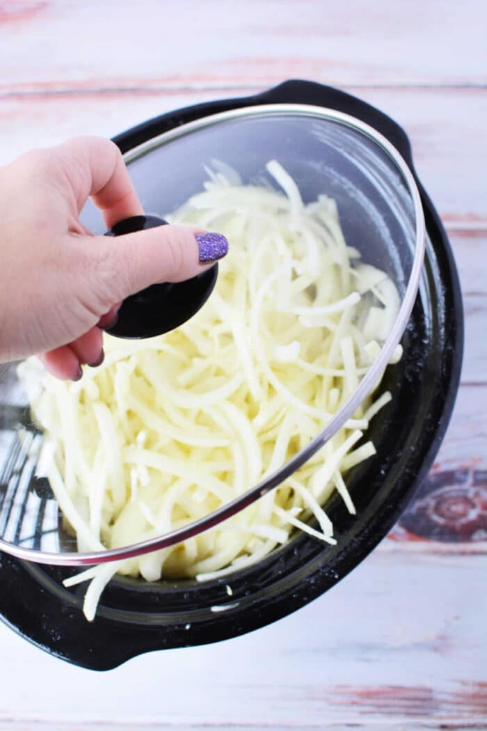 How to Make Caramelized Onions in a Slow Cooker