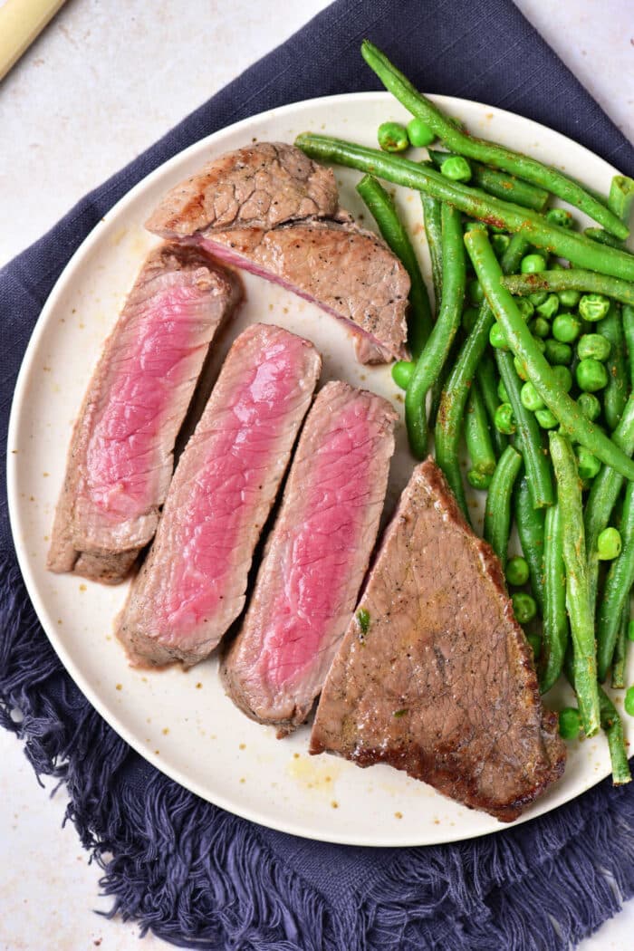 How to Cook Chuck Steak in a Pan on the Stove