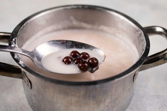 boiling tapioca pearls