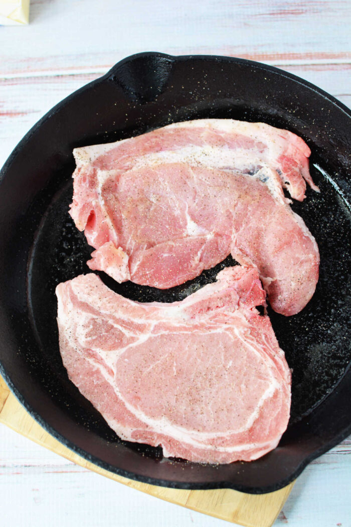 bone in pork chops with gravy