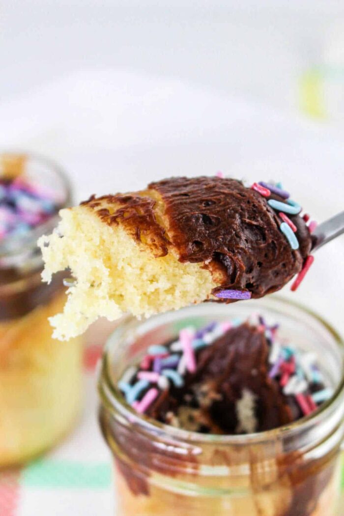 cake in a jar with cake mix